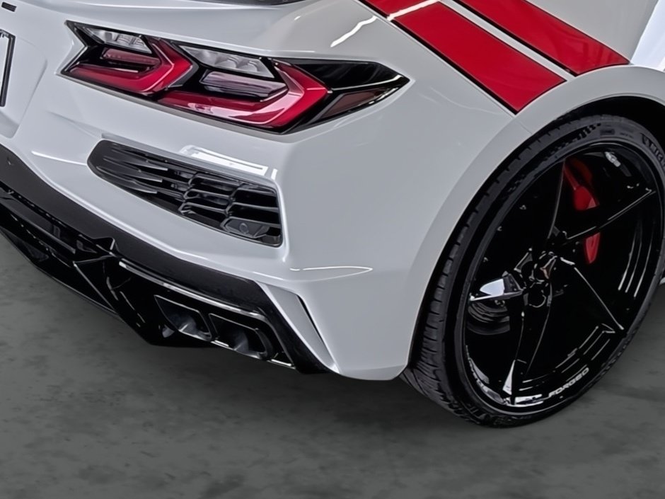 2027 Chevrolet Corvette 2LT - Photo 12