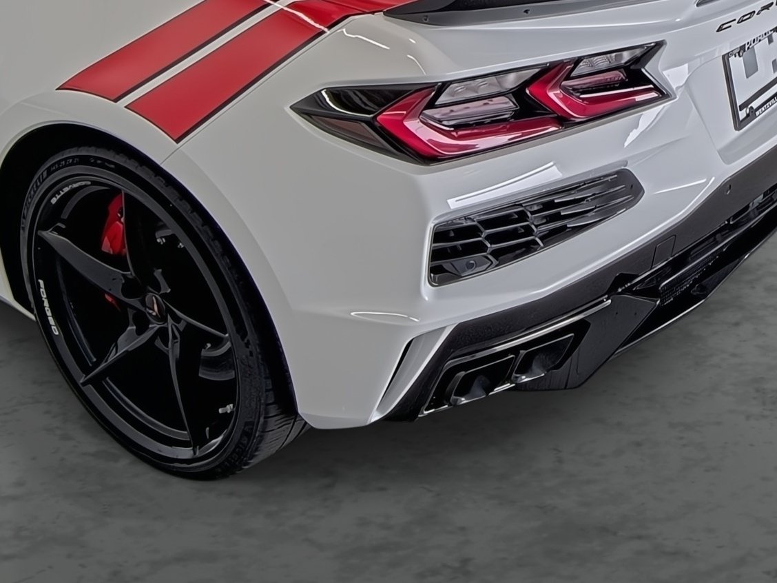 2027 Chevrolet Corvette 2LT - Photo 9