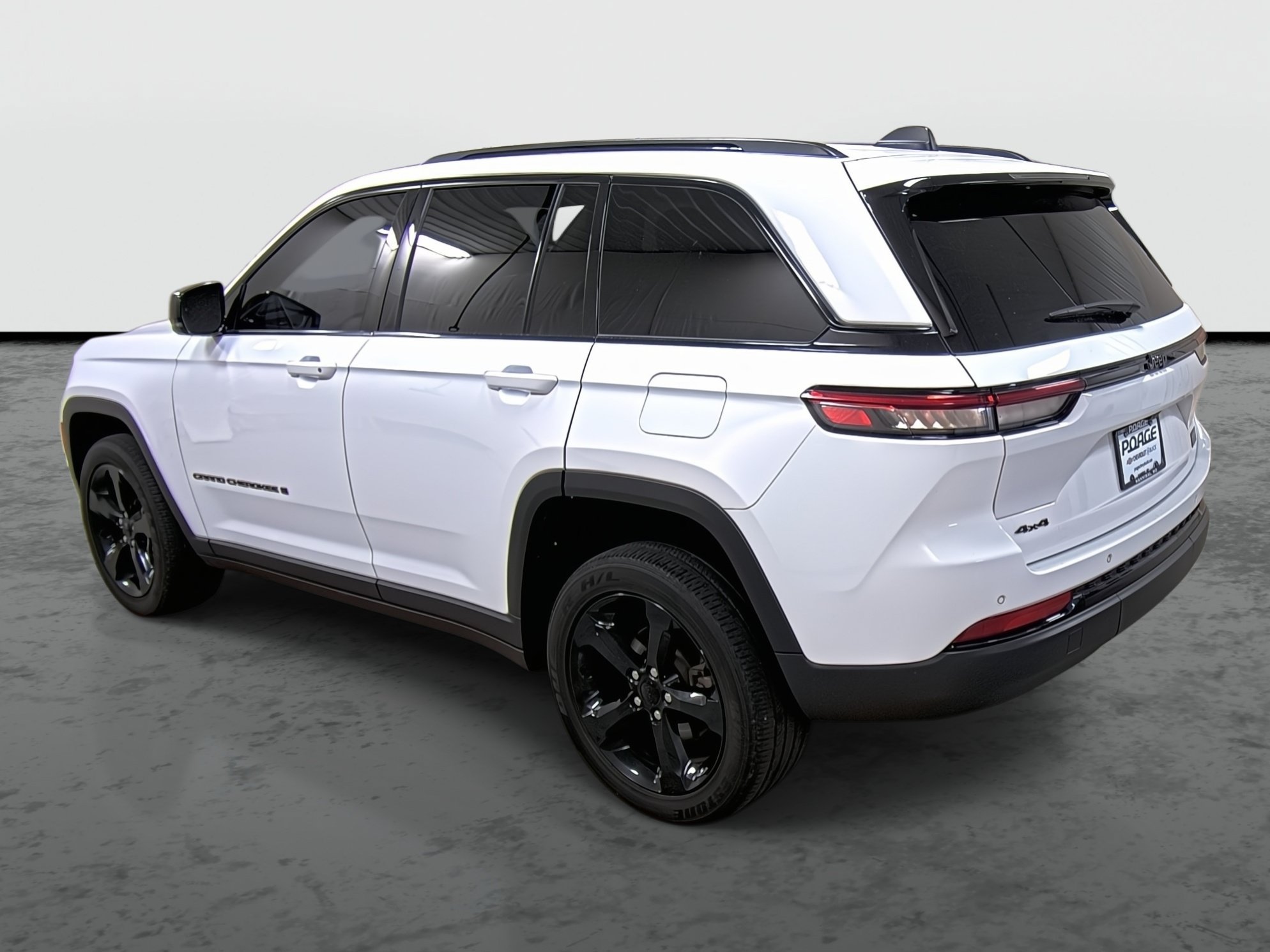Used 2023 Jeep Grand Cherokee Laredo SUV