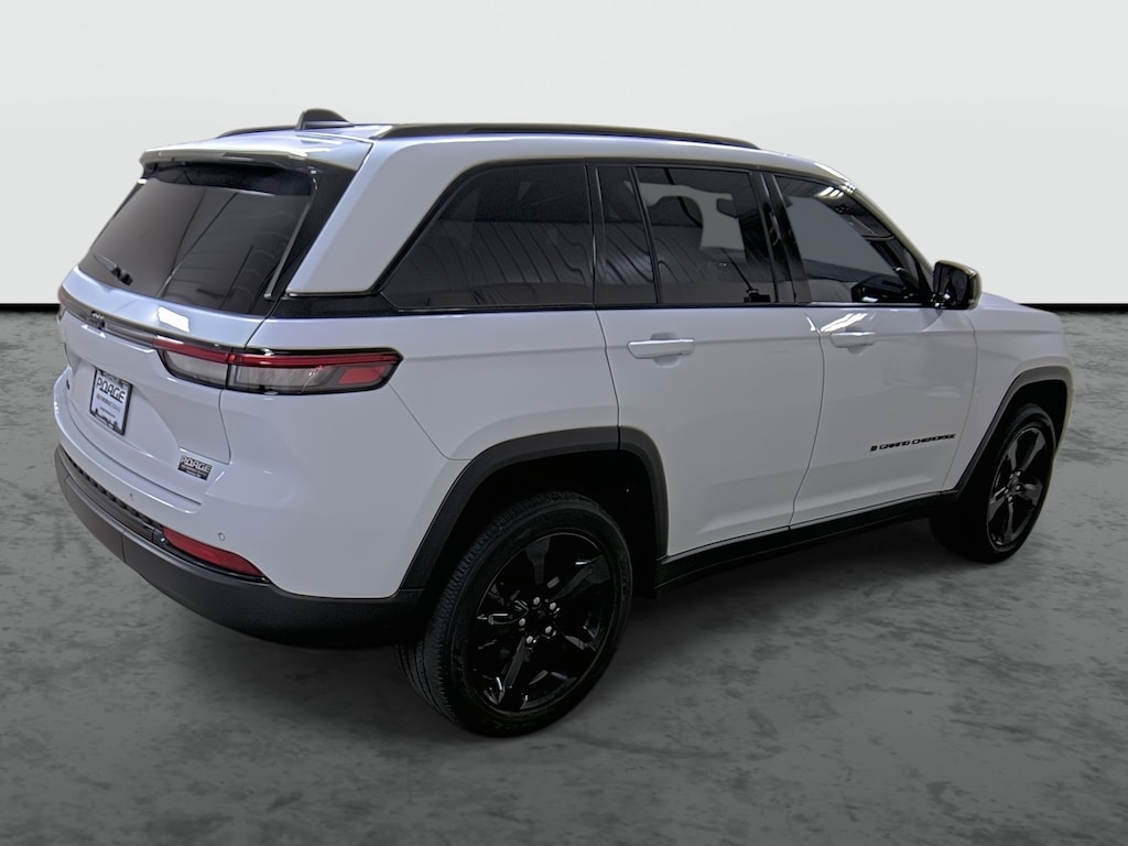 Used 2023 Jeep Grand Cherokee Laredo SUV