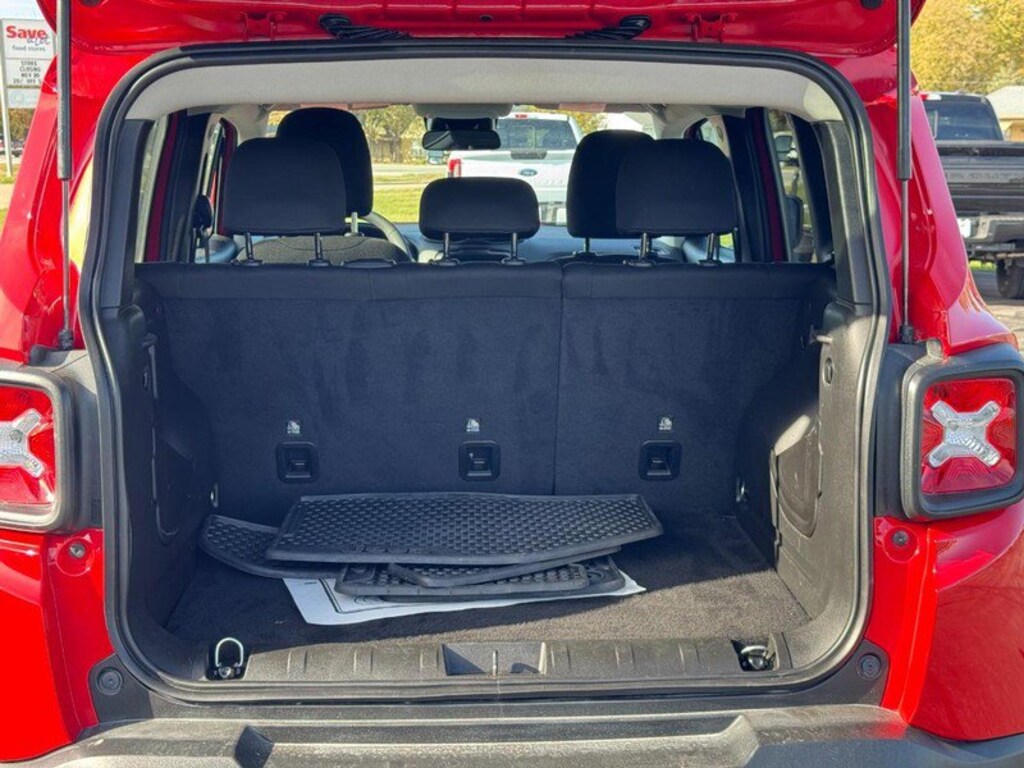 Used 2023 Jeep Renegade Latitude SUV