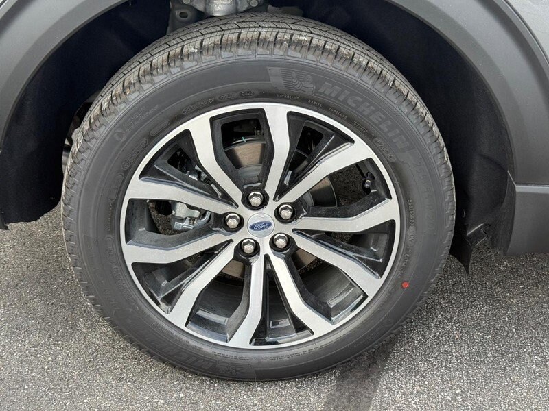2025 Ford Explorer ST-Line photo 2
