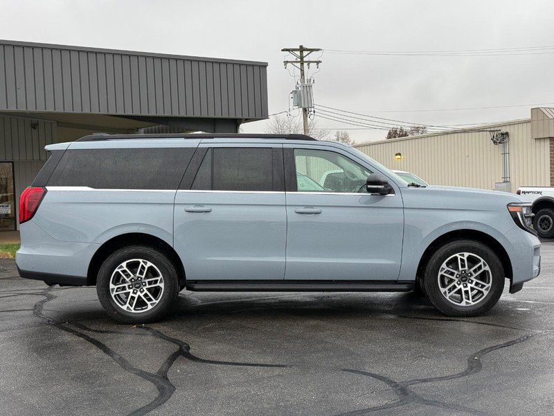 2025 Ford Expedition MAX photo 2