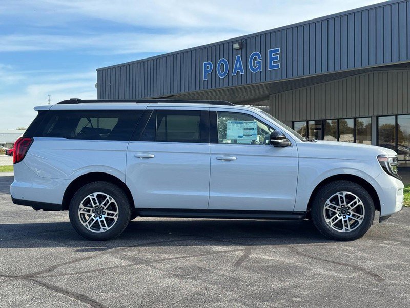 2025 Ford Expedition MAX photo 2