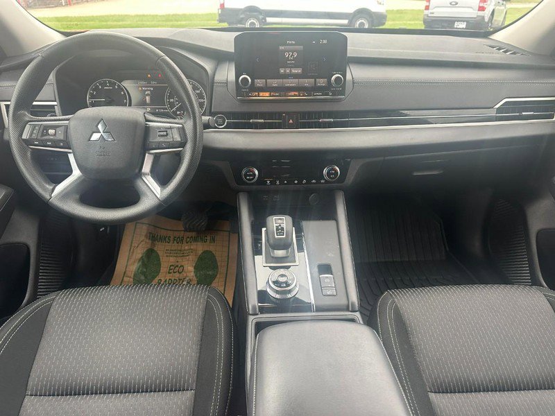 2024 Mitsubishi Outlander ES - Photo 12