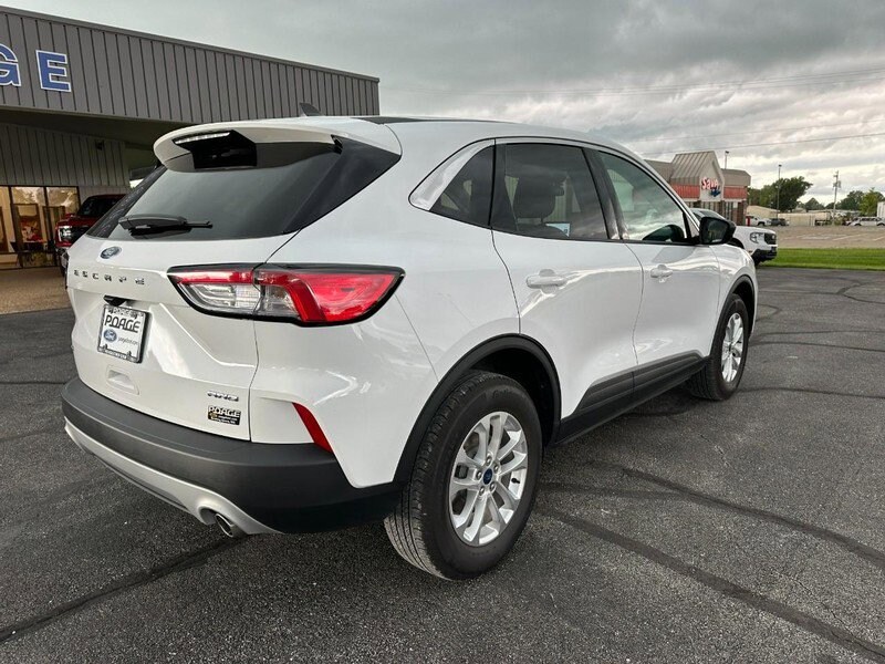 2022 Ford Escape SE photo 2