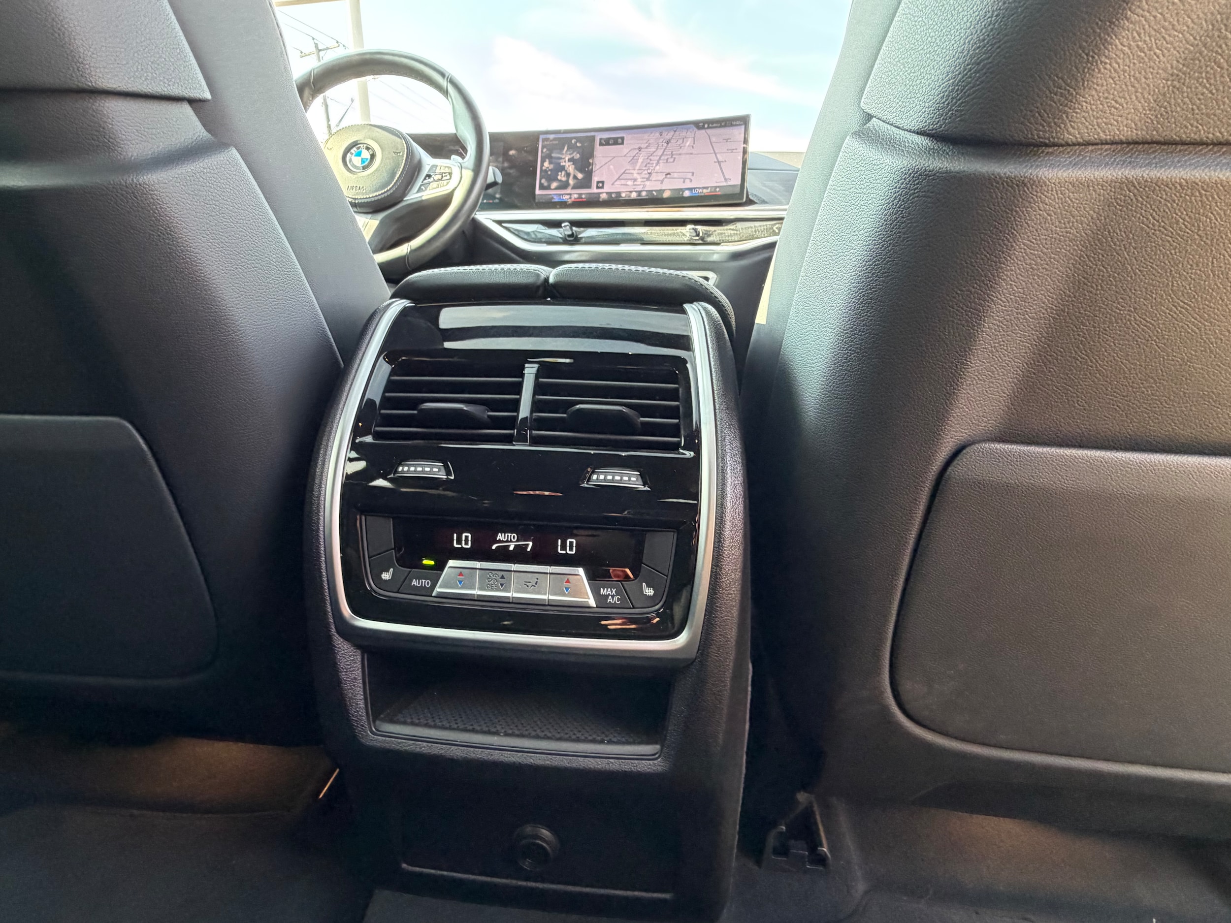 2025 BMW X6 40i - Photo 14