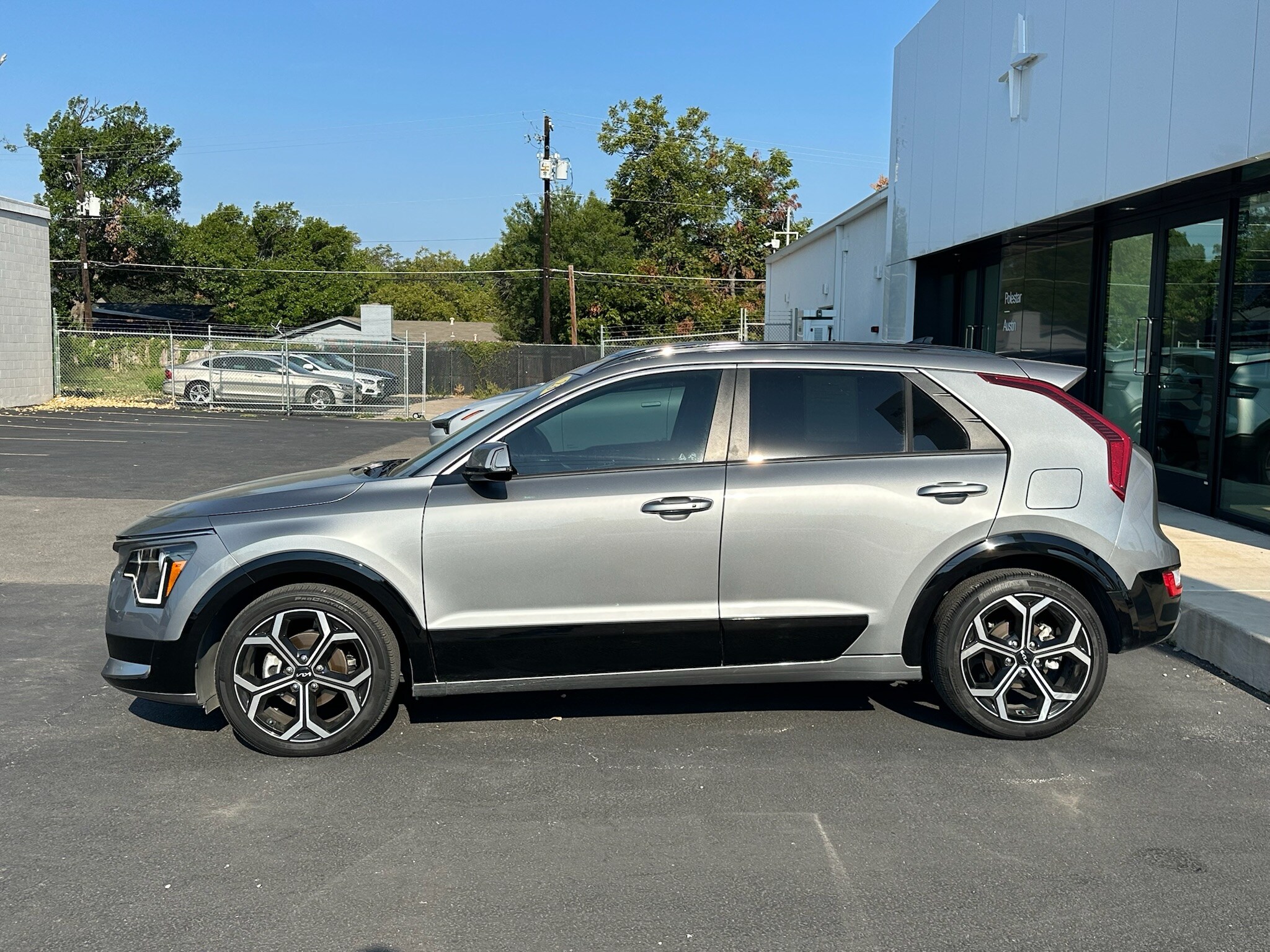 2023 Kia Niro EX Touring photo 3