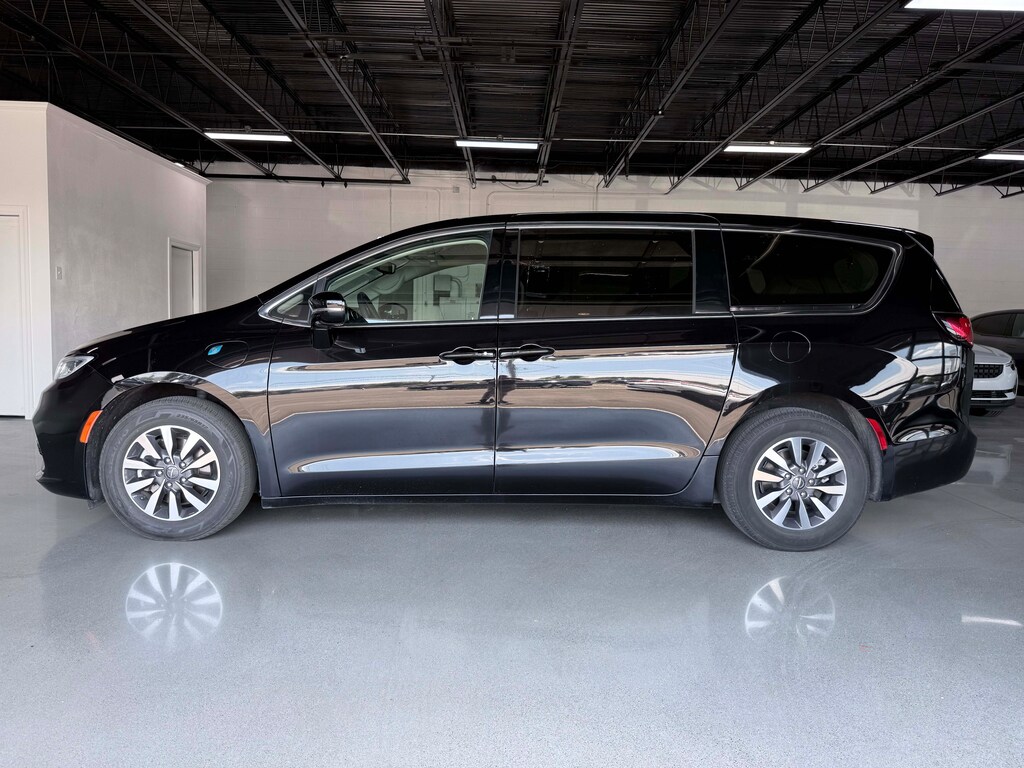 Used 2024 Chrysler Pacifica Hybrid Select Minivan