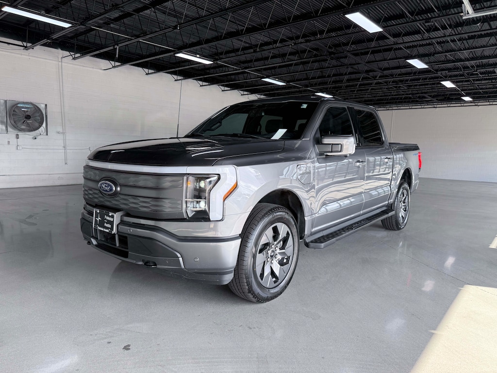 Used 2023 Ford F-150 Lightning Standard Range Lariat Super Crew