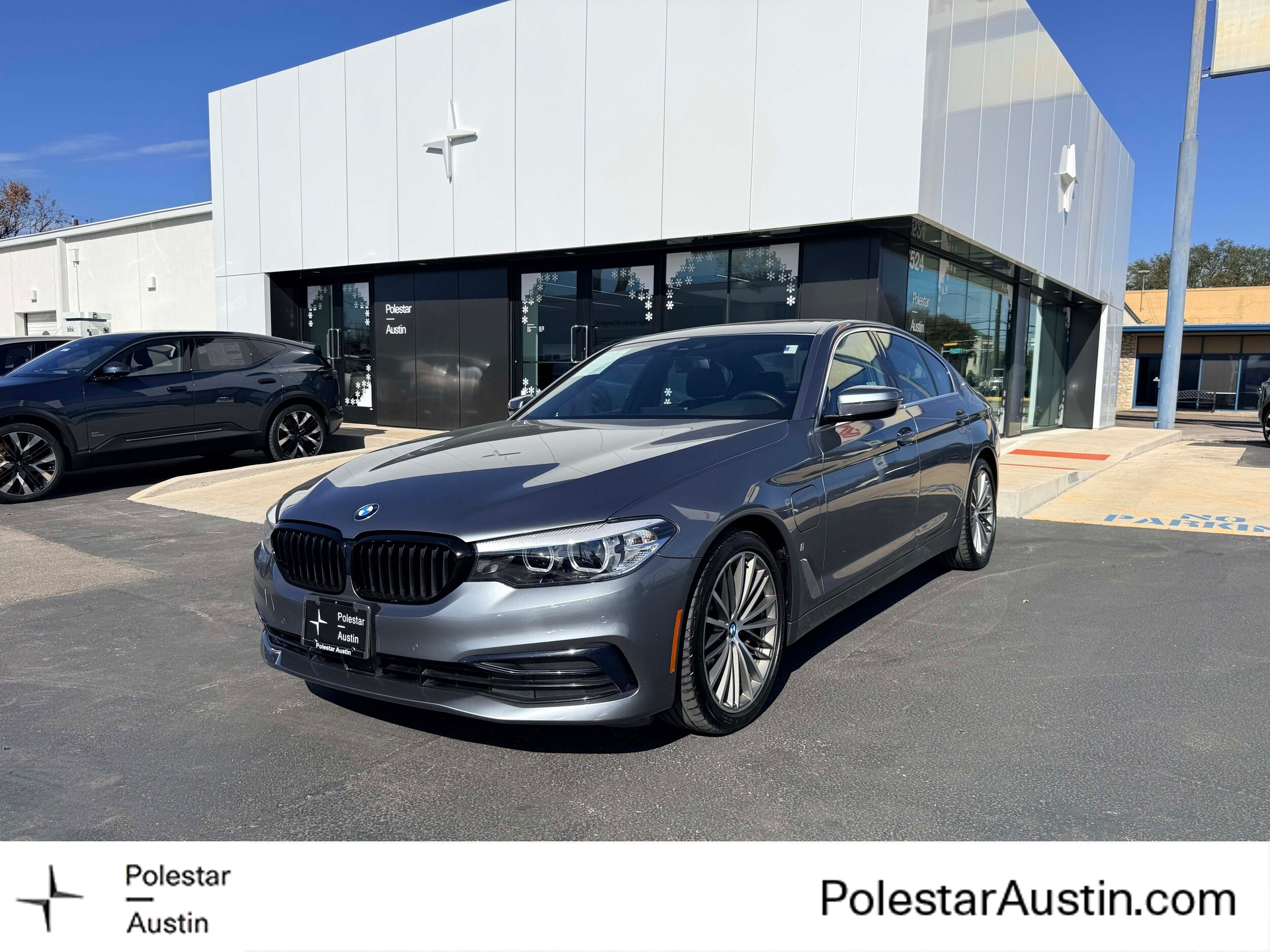 2019 BMW 5 Series 530e's photo