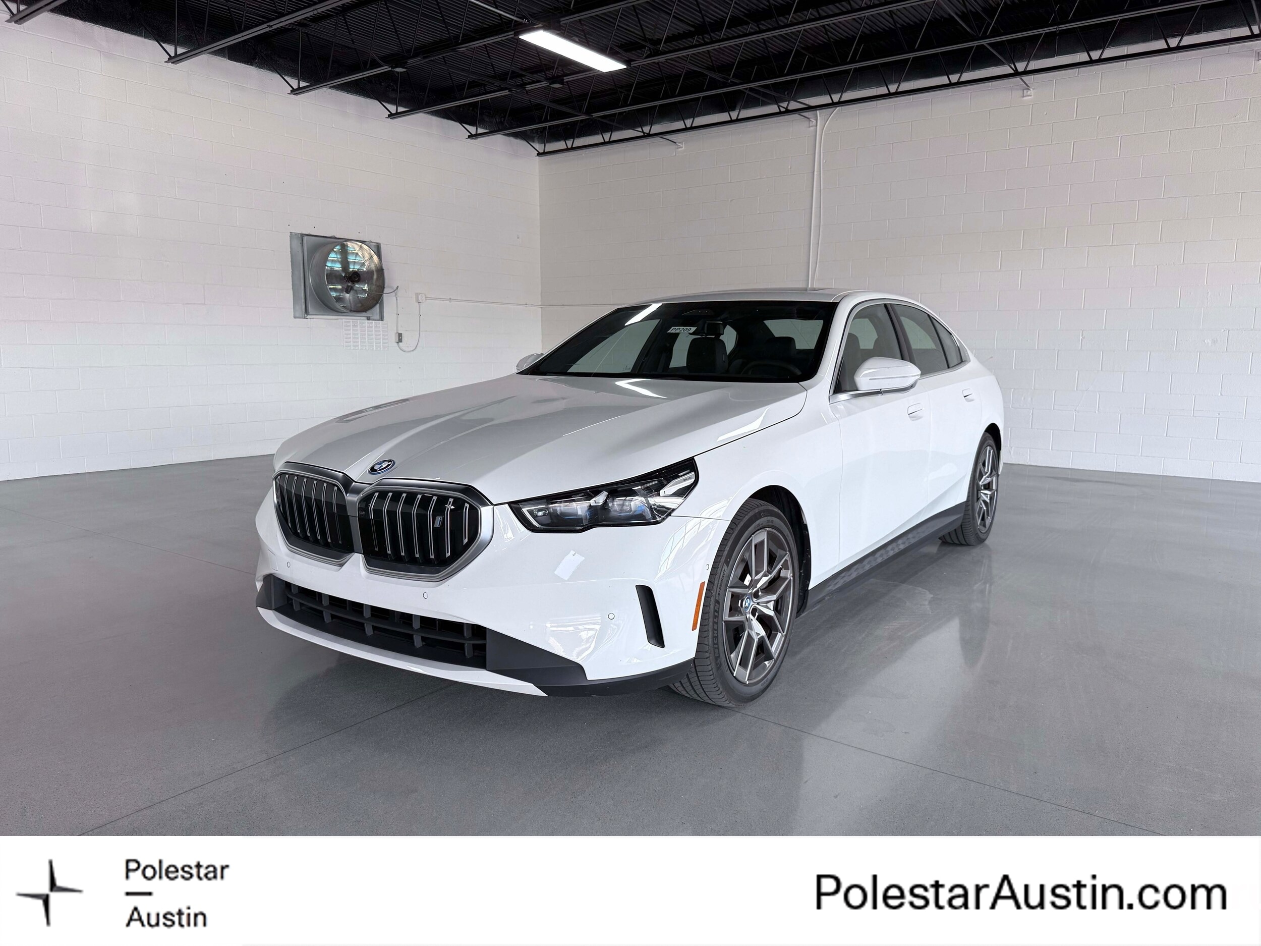 2024 BMW i5 eDrive40's photo