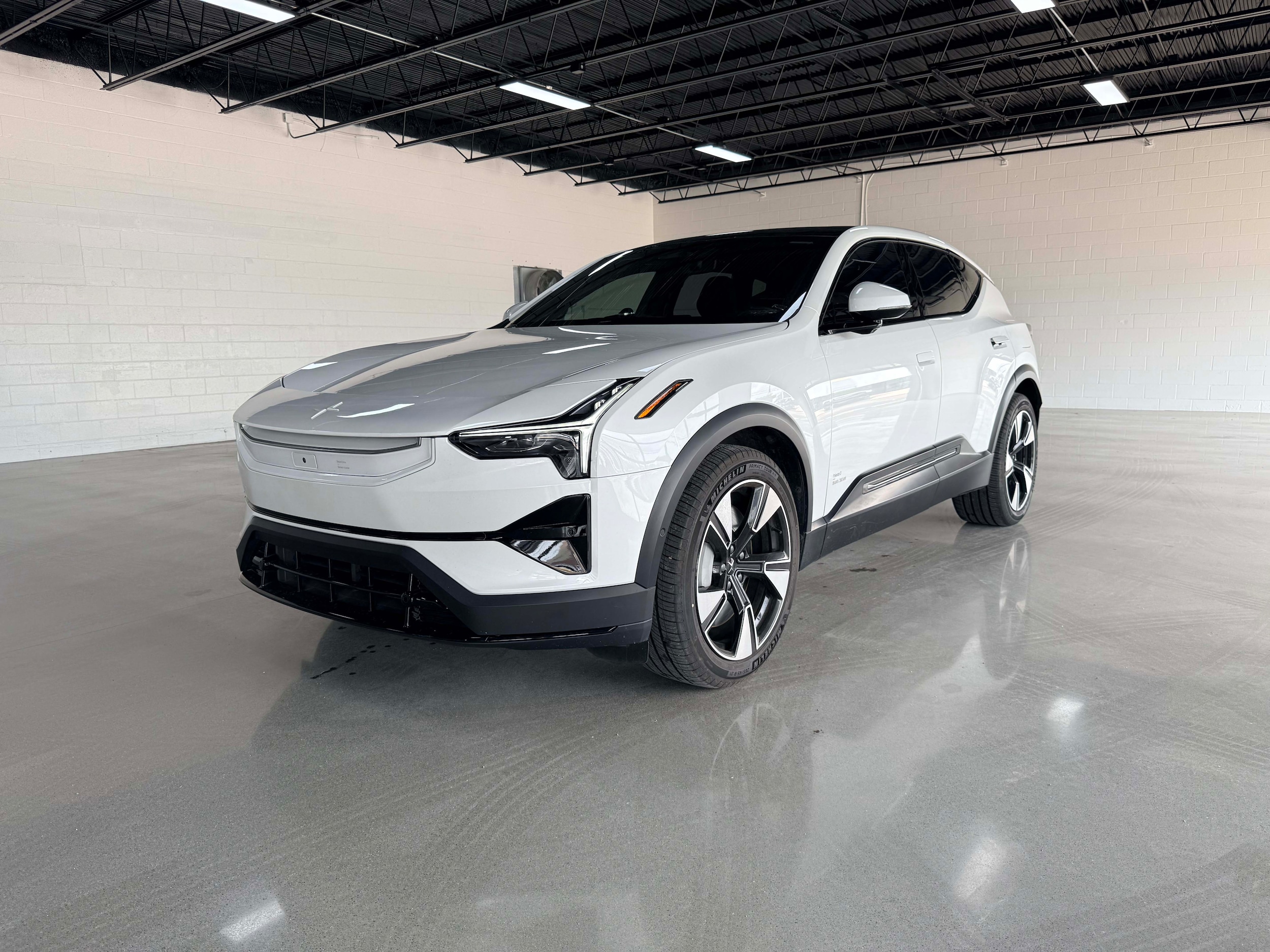 View vehicle photo 2