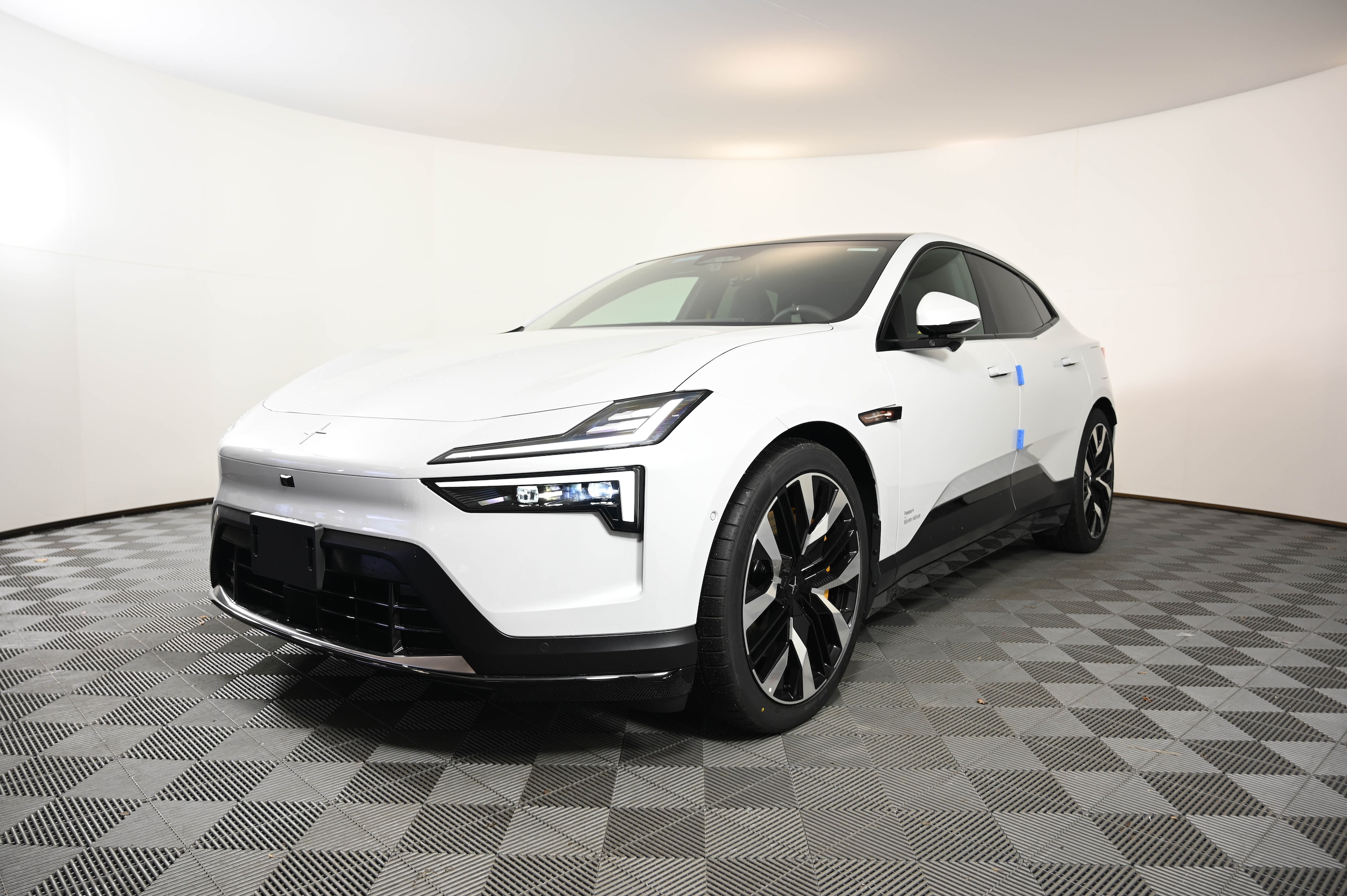 2026 Polestar 4 Base's photo