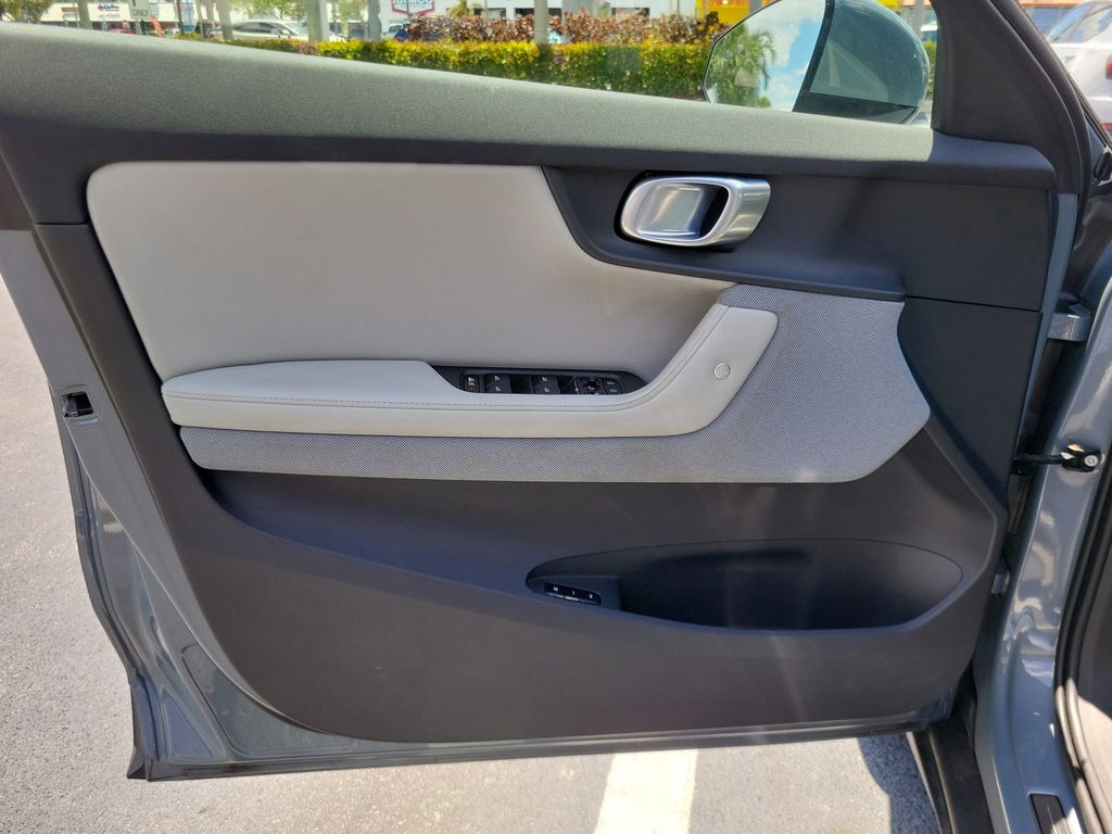 2023 Polestar 2 Plus - Photo 17