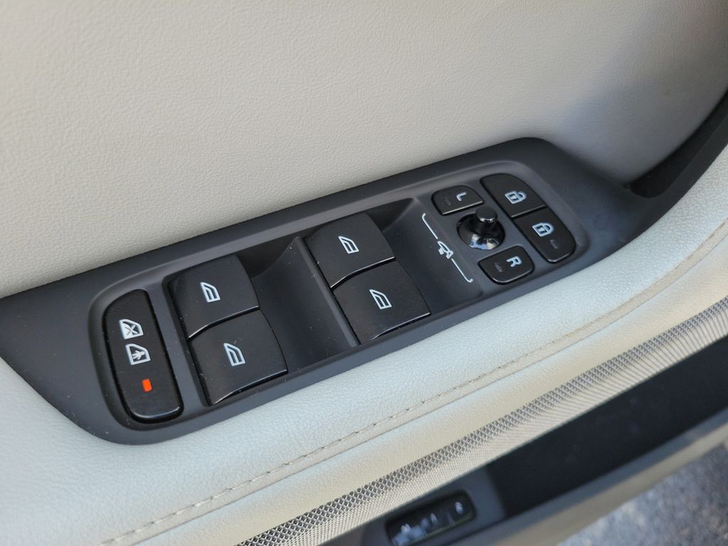 2023 Polestar 2 Plus - Photo 18