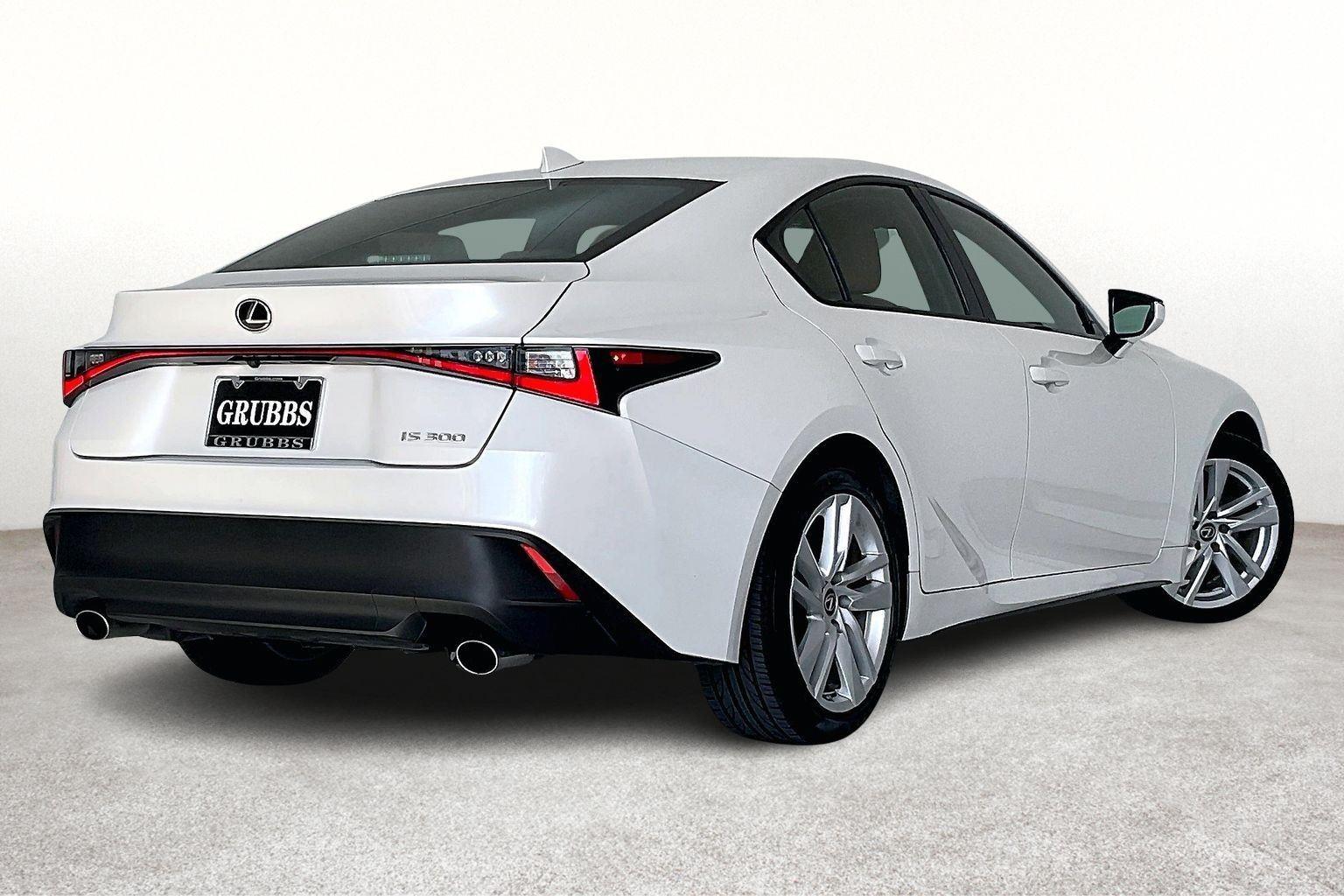 2022 Lexus IS 300 photo 2
