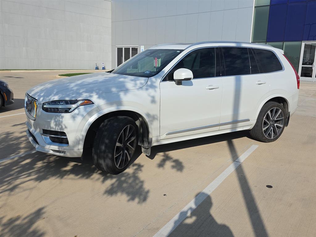 2023 Volvo XC90 Plus photo 2