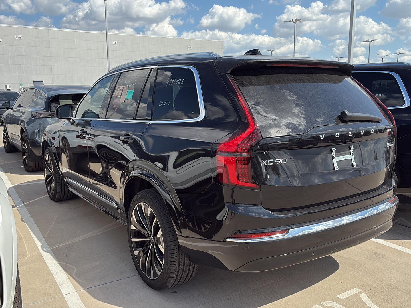 2025 Volvo XC90 Plus photo 3