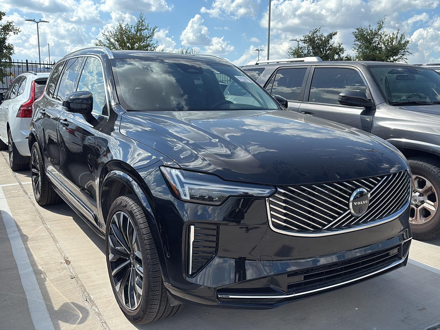 2025 Volvo XC90 Plus photo 3