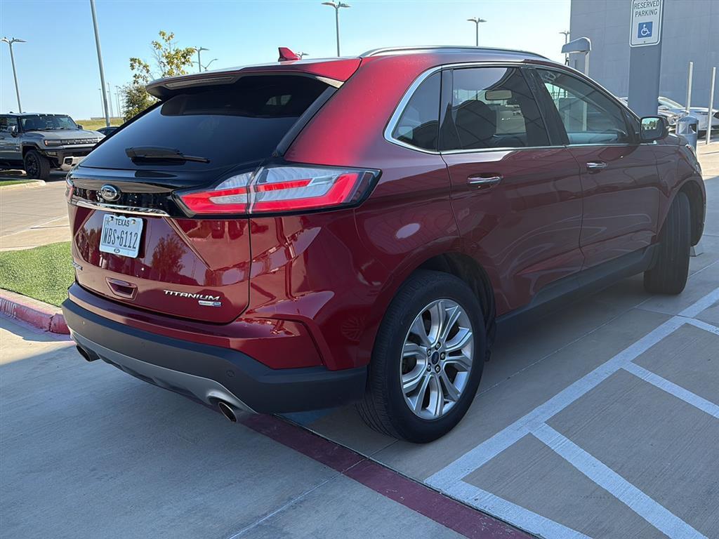 2019 Ford Edge Titanium photo 2