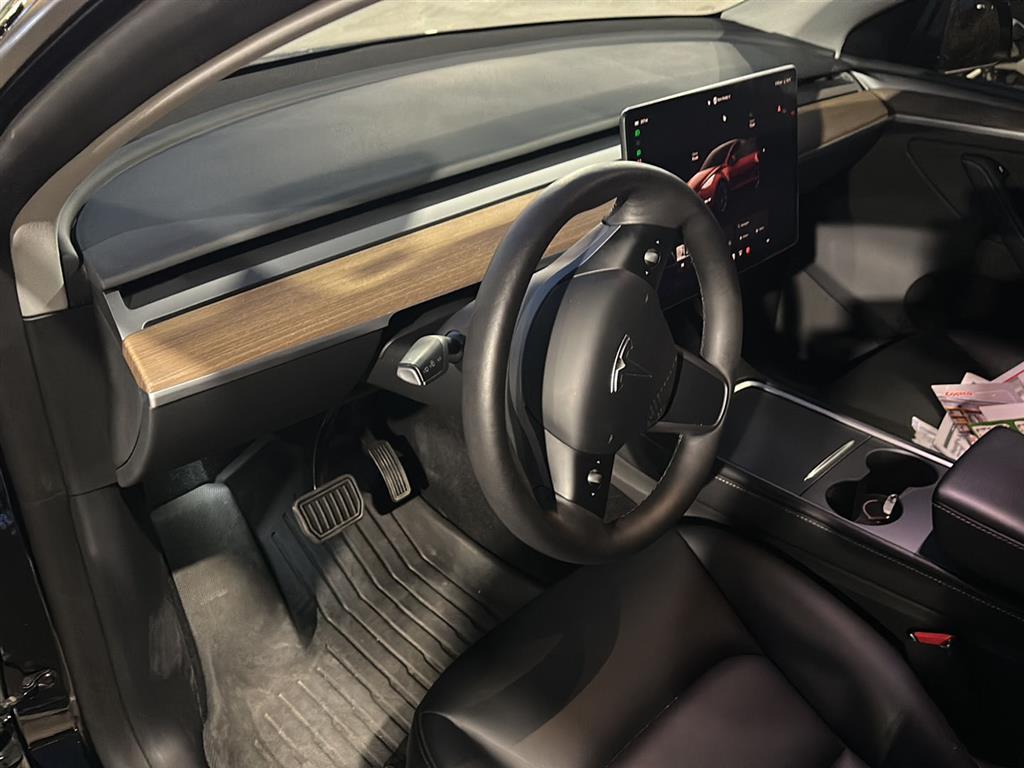 2023 Tesla Model Y Long Range photo 4