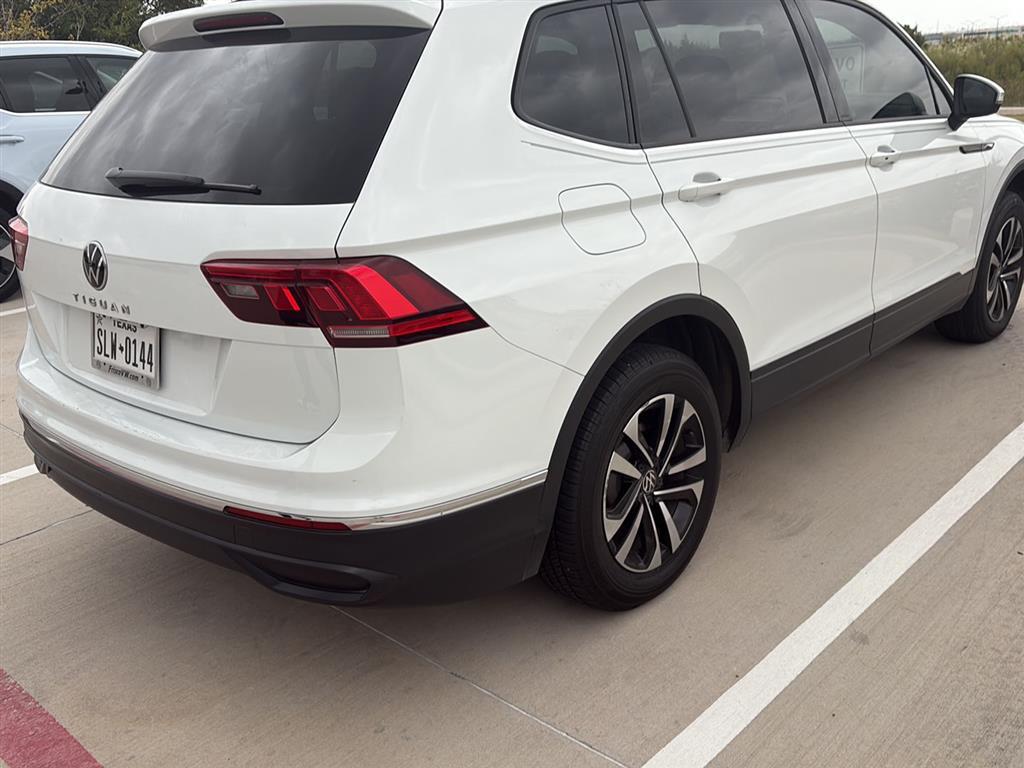 2022 Volkswagen Tiguan S photo 2