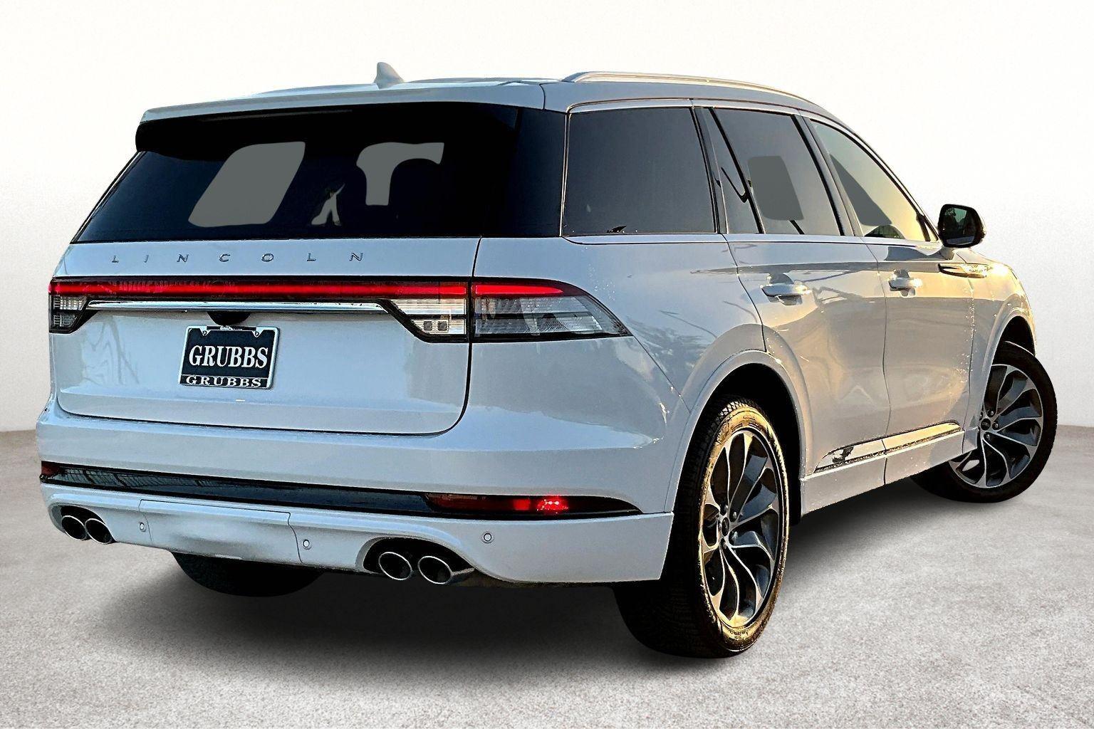 2023 Lincoln Aviator Grand Touring photo 2