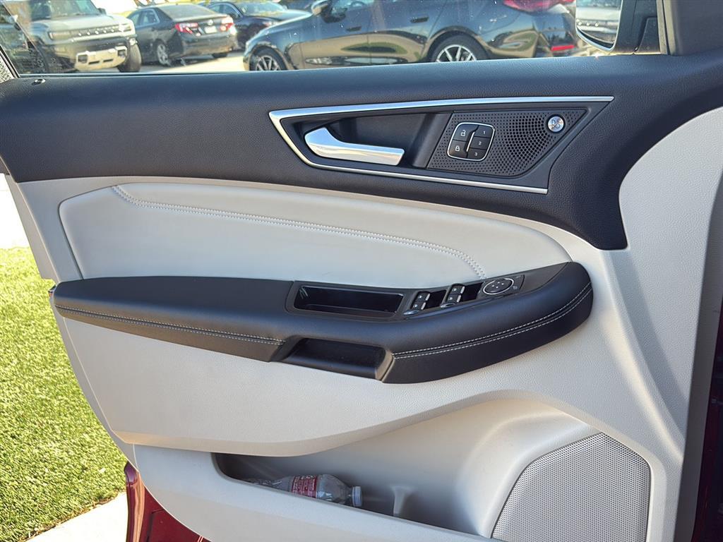 2019 Ford Edge Titanium photo 4