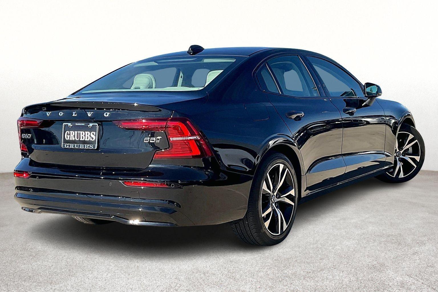 2024 Volvo S60 Core photo 2