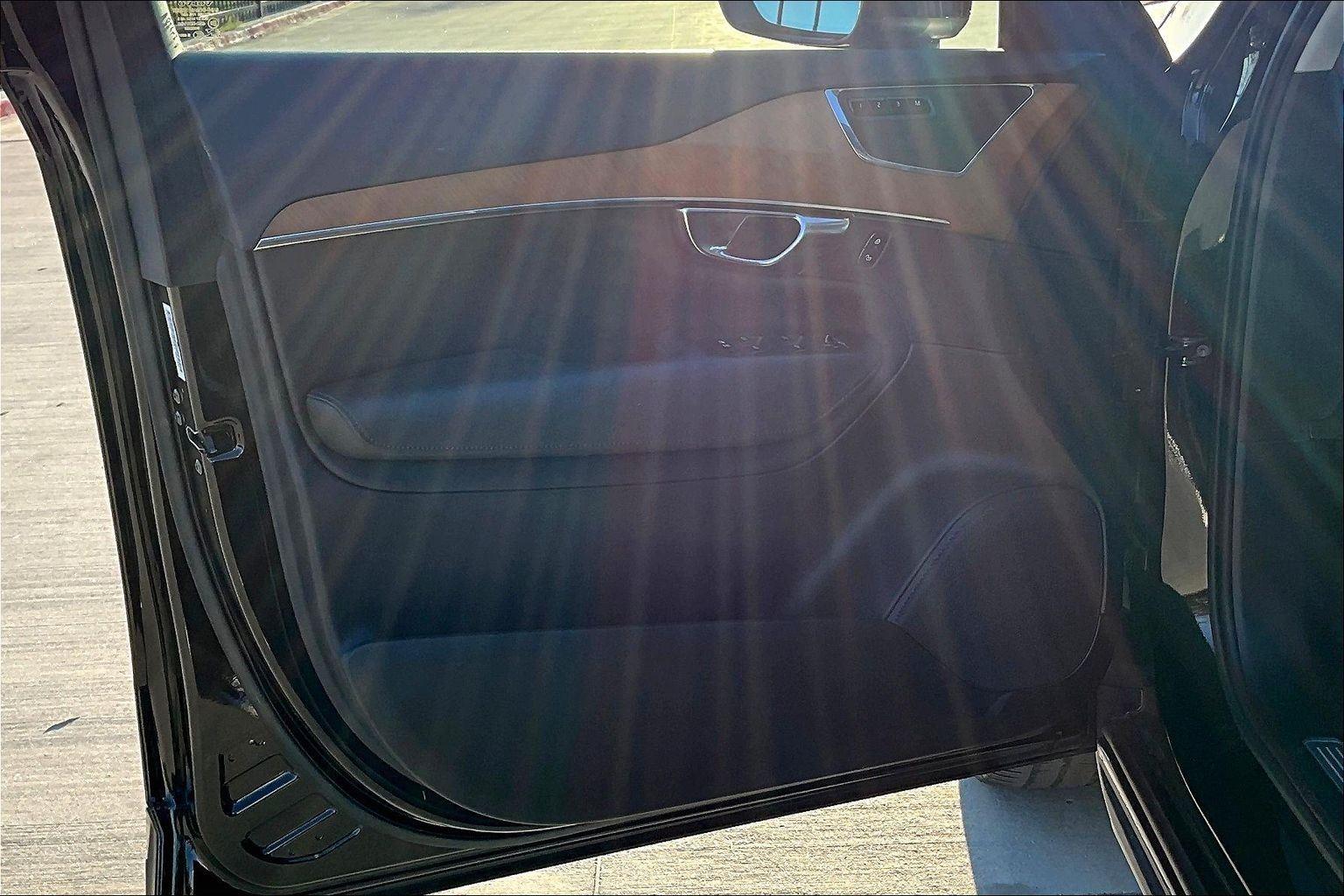 2023 Volvo XC90 Plus - Photo 23