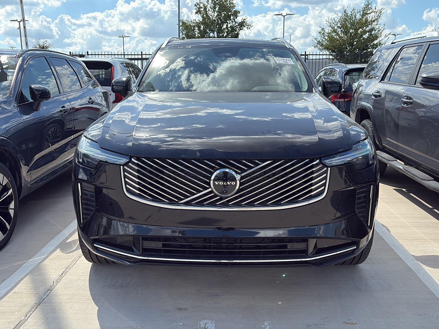 2025 Volvo XC90 Plus photo 2
