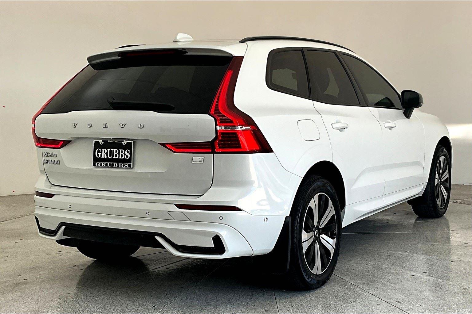 2024 Volvo XC60 Recharge Hybrid Plus photo 2