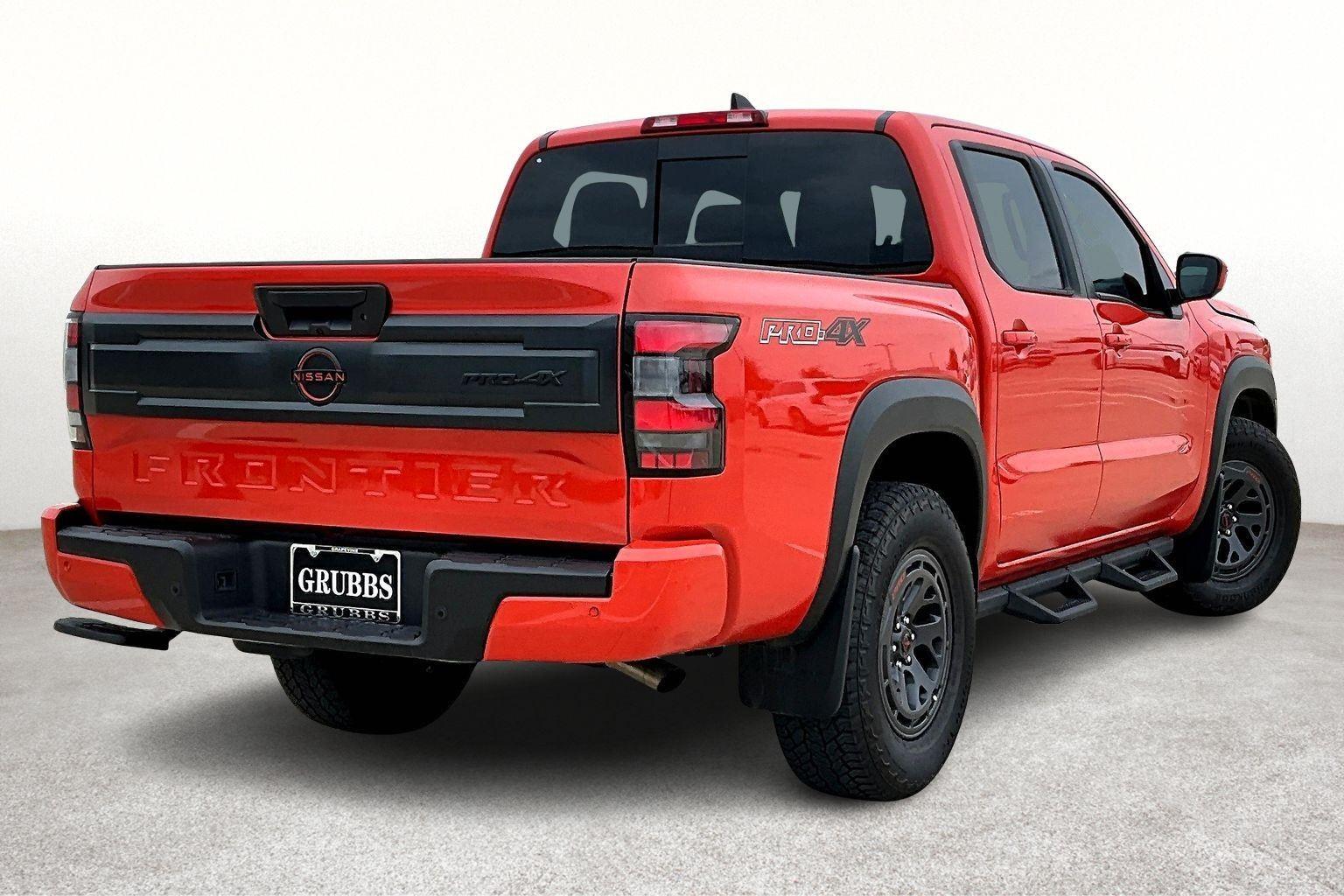 2025 Nissan Frontier PRO-4X photo 2