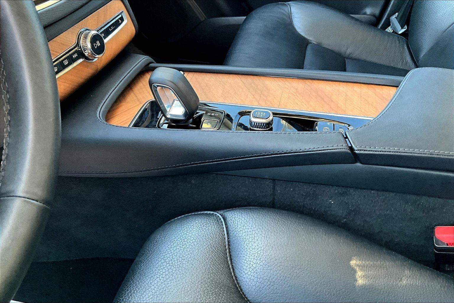 2023 Volvo XC90 Plus - Photo 18