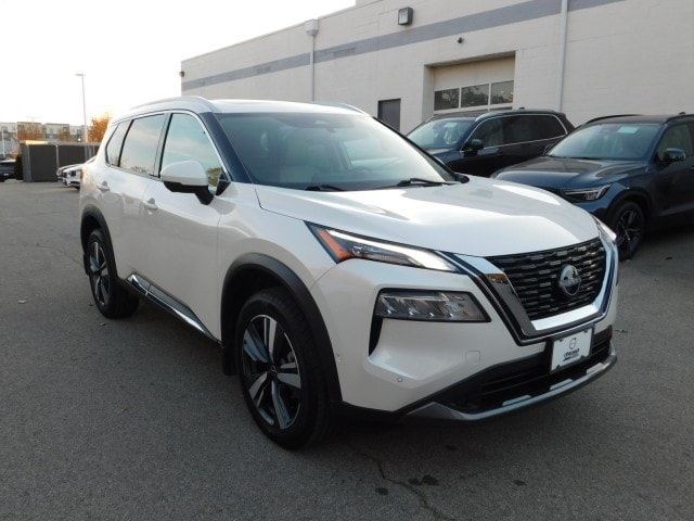 2023 Nissan Rogue SL's photo