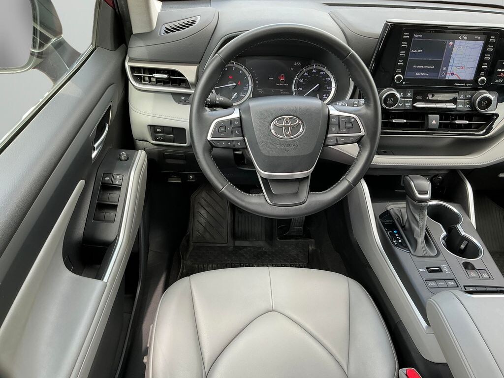 Used 2022 Toyota Highlander XLE SUV