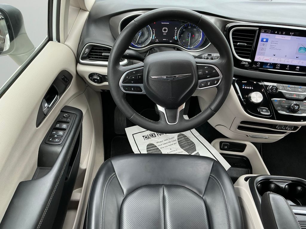 Used 2023 Chrysler Pacifica Touring L Minivan/Van