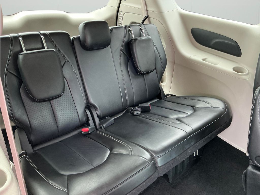 2023 Chrysler Pacifica Touring L - Photo 16