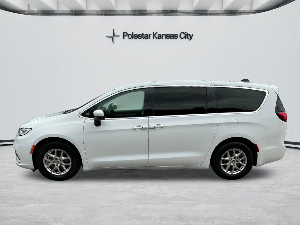 2023 Chrysler Pacifica Touring L - Photo 8
