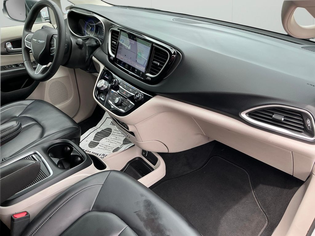 2023 Chrysler Pacifica Touring L - Photo 18