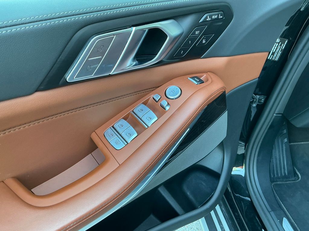 2026 BMW X7 40i - Photo 14