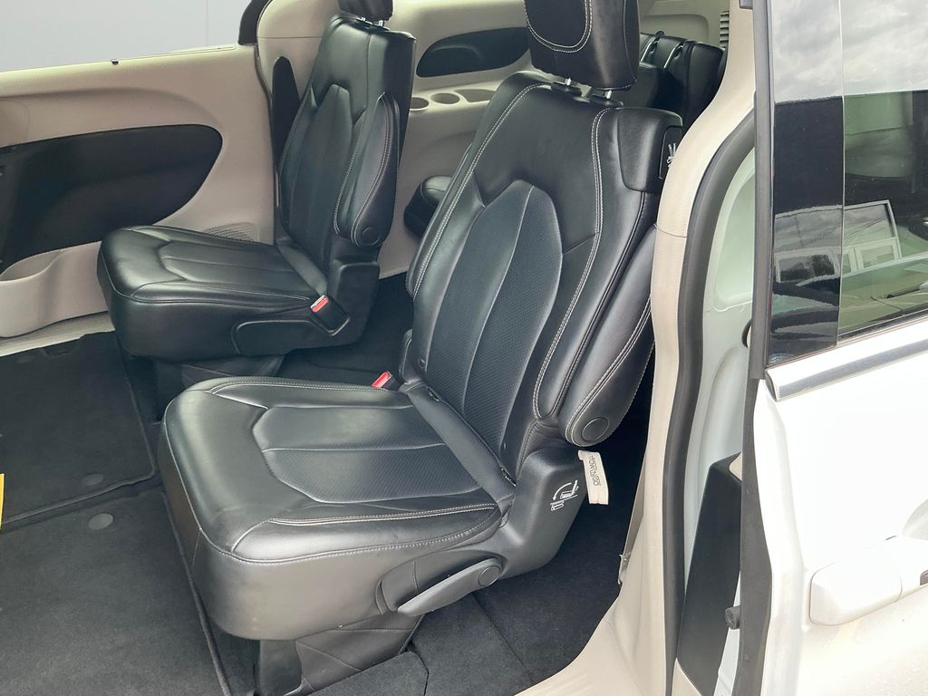 2023 Chrysler Pacifica Touring L - Photo 11