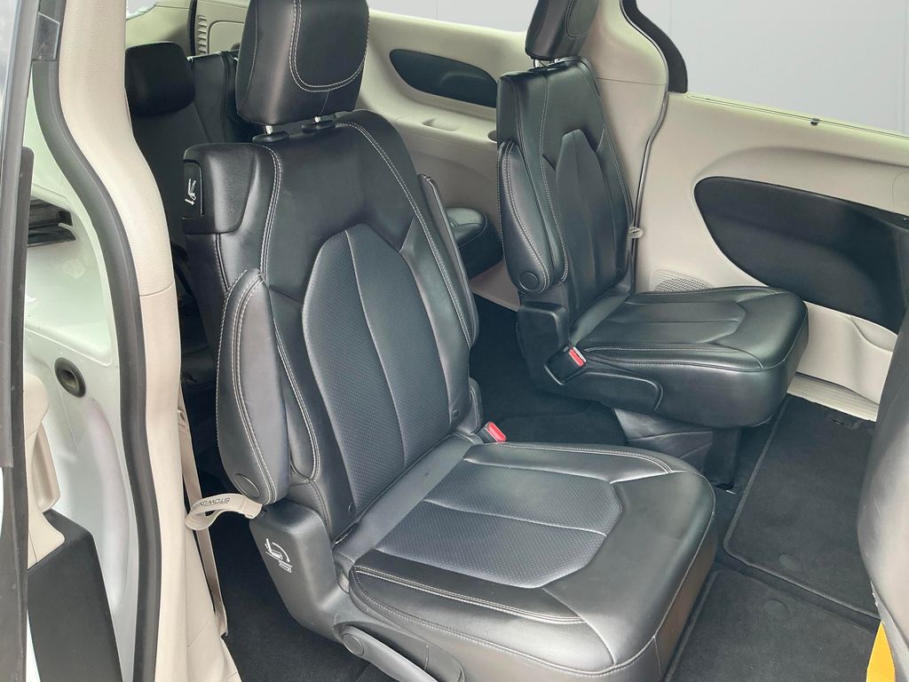2023 Chrysler Pacifica Touring L - Photo 17