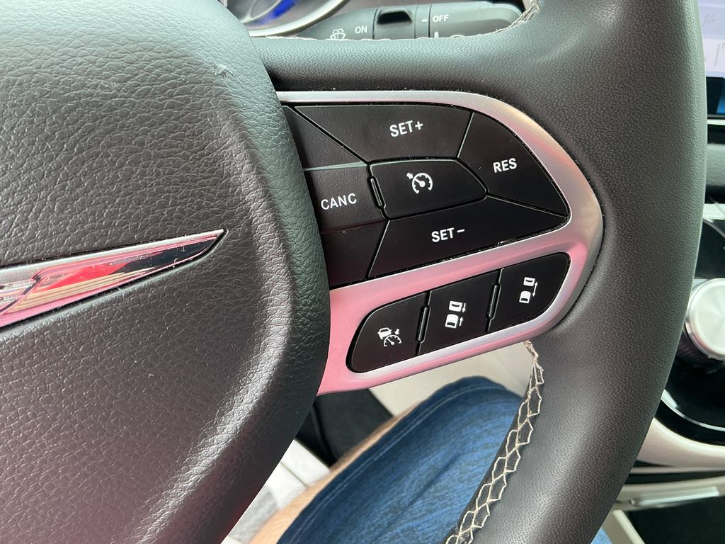 2023 Chrysler Pacifica Touring L - Photo 25