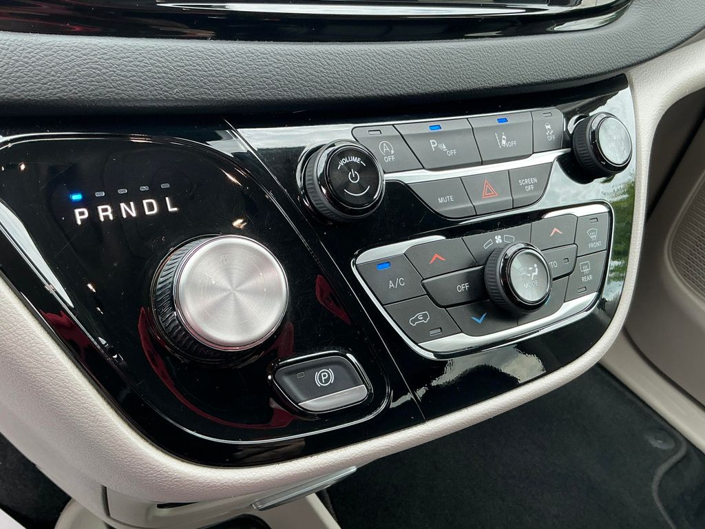 2023 Chrysler Pacifica Touring L - Photo 21