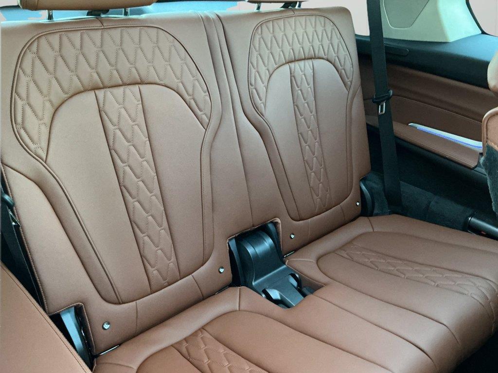 2026 BMW X7 40i - Photo 14