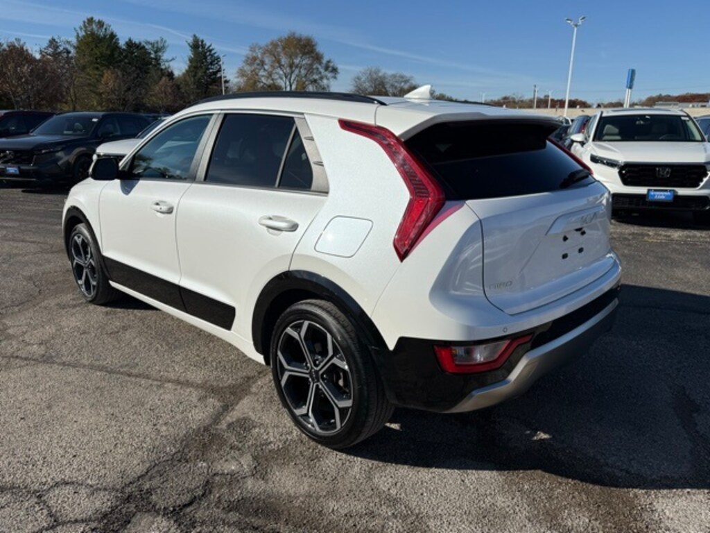 Used 2023 Kia Niro EX Touring SUV