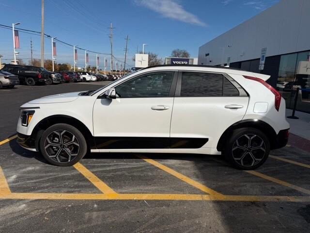 2023 Kia Niro EX Touring photo 2