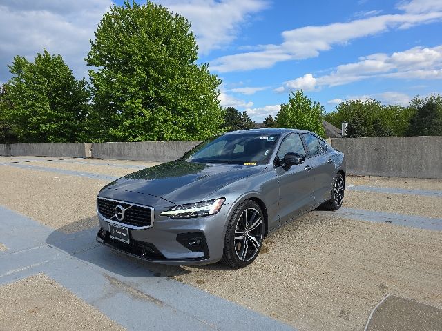 2019 Volvo S60 T6 R-Design AWD's photo